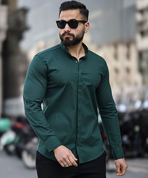 Стильная приталенная рубашка темно зеленого цвета Р-1379