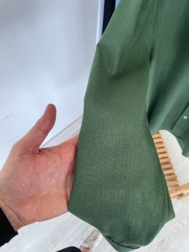Темно зеленая льняная рубашка воротник стойка Р-1288