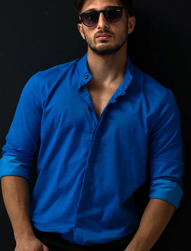 Синяя мужская рубашка с закрытой планкой для пуговиц Р-1315