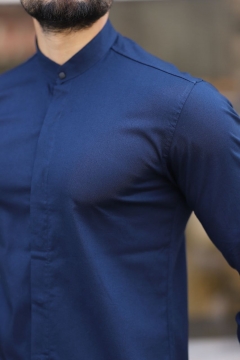 Стильная мужская синяя приталенная рубашка с длинным рукавом Р-1344