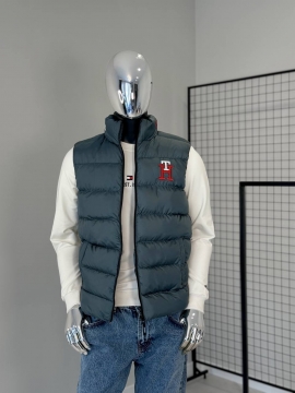 Модная мужская жилетка Hilfiger в цвете графит К-1318