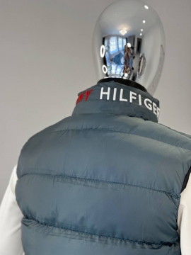 Модная мужская жилетка Hilfiger в цвете графит К-1318