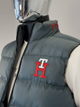 Модна чоловіча жилетка Hilfiger у кольорі графіт К-1318