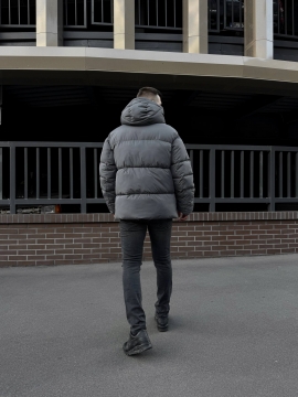 Серая мужская зимняя курточка на пуху с капюшоном К-1465