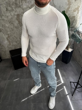 Білий легкий светр із ребрами на рукавах під горло Т-1277