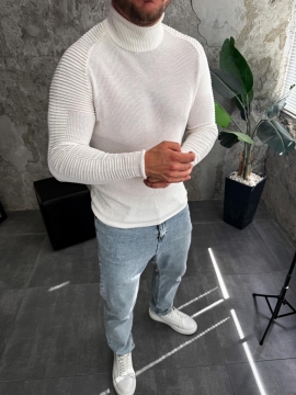 Білий легкий светр із ребрами на рукавах під горло Т-1277