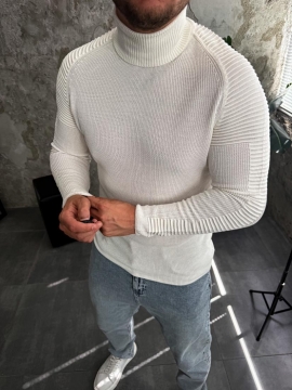 Білий легкий светр із ребрами на рукавах під горло Т-1277