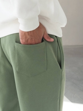 Теплые мужские зеленые спортивные штаны на флисе свободного кроя Б-697