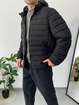 Стьобана чорна чоловіча куртка зі знімним капюшоном К-1548