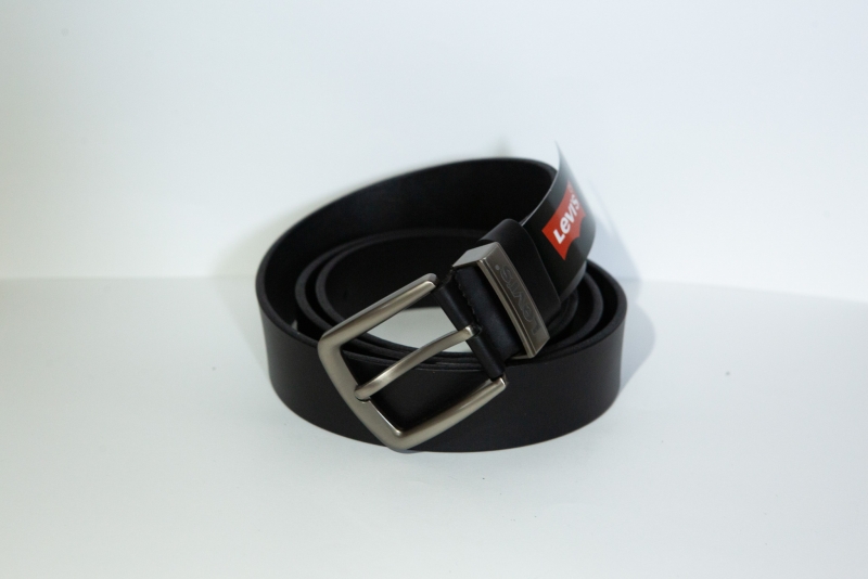 Черный мужской кожаный ремень Levis Р-294