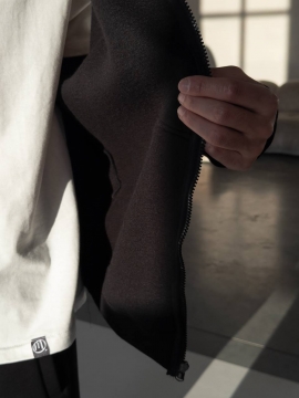 Черный теплый спортивный костюм с кофтой на молнии и капюшоном К-982