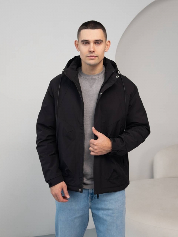 Черная мужская демисезонная куртка со сьемным капюшоном К-1552