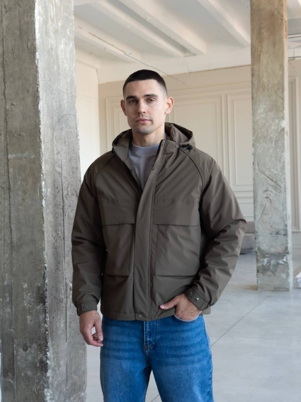 Демисезонная мужская куртка хаки из плащевки с капюшоном К-1555
