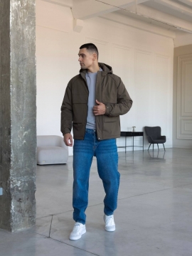 Демисезонная мужская куртка хаки из плащевки с капюшоном К-1555