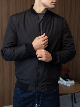 Черный легкий мужской демисезонный бомбер на молнии К-1561
