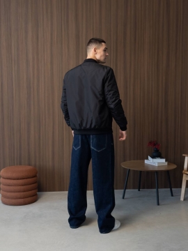 Черный легкий мужской демисезонный бомбер на молнии К-1561