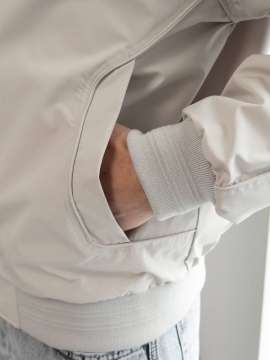 Світлий чоловічий демісезонний бомбер Madiss К-1562