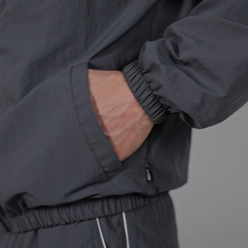 Спортивный мужской серый костюм из плащевки на молнии без капюшона К-989