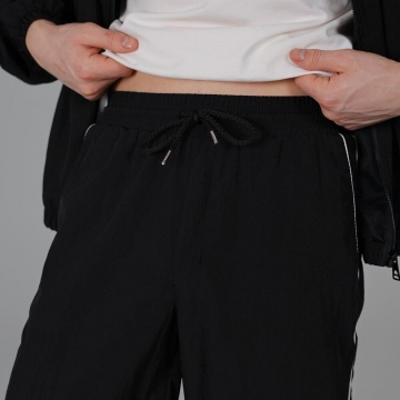 Черный мужской спортивный костюм из плащевки с лампасами К-990