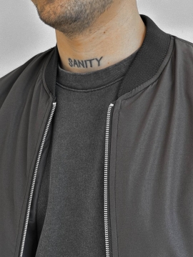 Весенний мужской бомбер в цвете графит свободного кроя К-1581