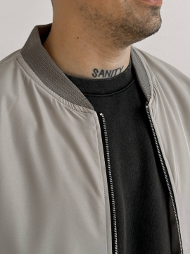 Легкий бежевый мужской демисезонный бомбер К-1582