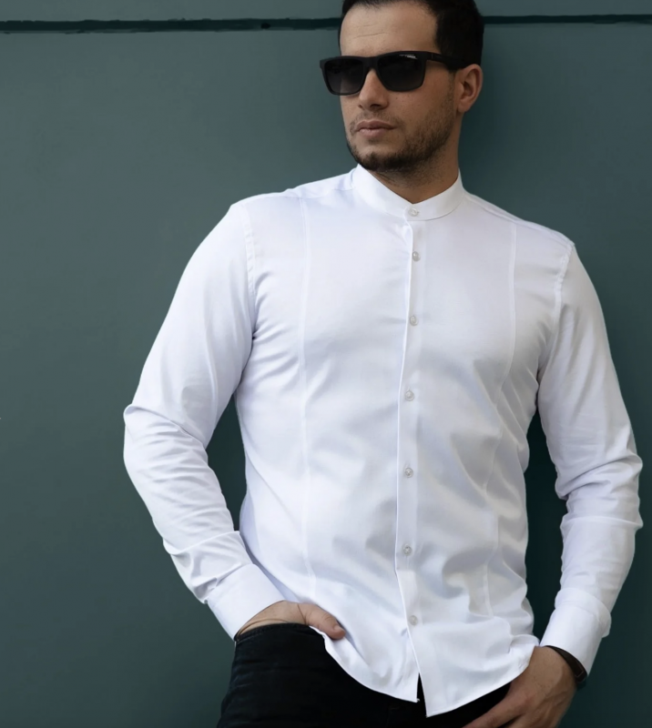 Белая приталенная мужская однотонная рубашка с длинным рукавом стойка Р-1541