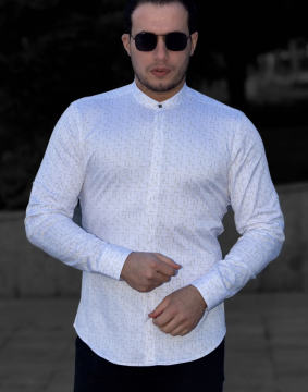 Белая мужская приталенная рубашка с узором воротник стойка Р-1546