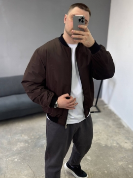 Модний темно-коричневий бомбер вільного крою К-1598