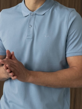 Мужское поло в голубом цвете на 2 пуговицы Ф-1547