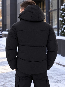 Черная мужская зимняя короткая куртка с капюшоном на тинсулейте К-1680