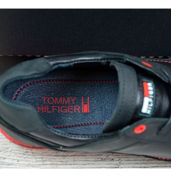 Чорні кросівки Hilfiger з червоною підошвою Т-157