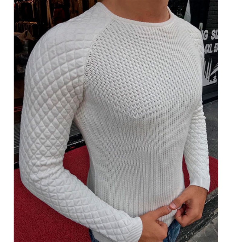 Стильный белый свитер S-201