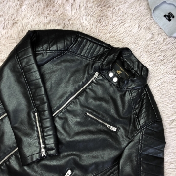 Стильная курточка из эко-кожи К-255