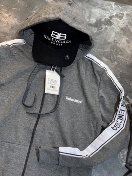 Серый спортивный костюм Balenciaga К-132