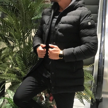 Чорна подовжена куртка на зиму Z-216