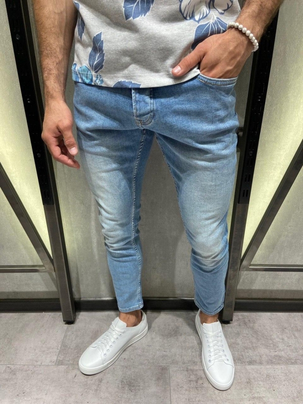 Стильные светло голубые мужские джинсы D-368