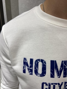 Стильний чоловічий білий светр із написом Т-378