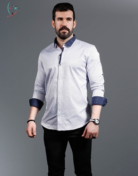 Модная приталенная рубашка с узором синим воротом и манжетами Р-706