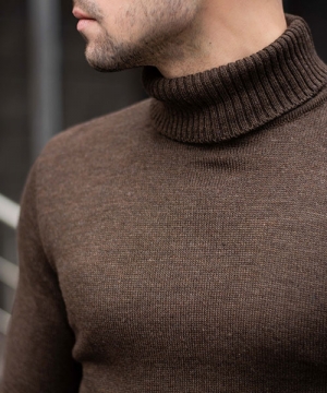 Модный мужской темно коричневый гольф Т-395