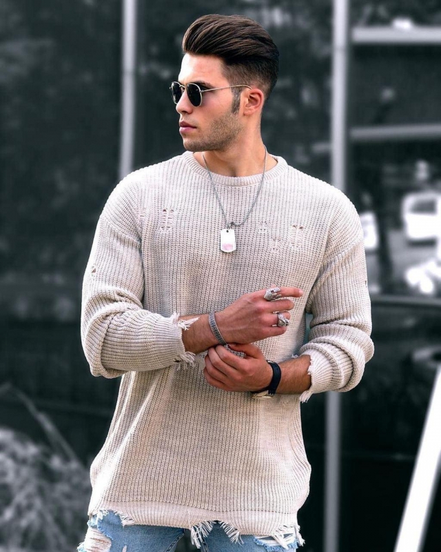 Модный светлый рваный турецкий свитер Т-444