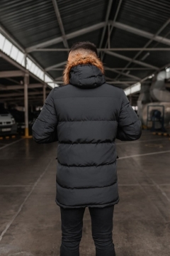 Чорна зимова стильна куртка з хутром на капюшоні Z-314 