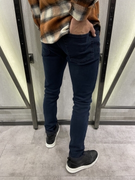 Мужские темно синие зауженные джинсы D-440