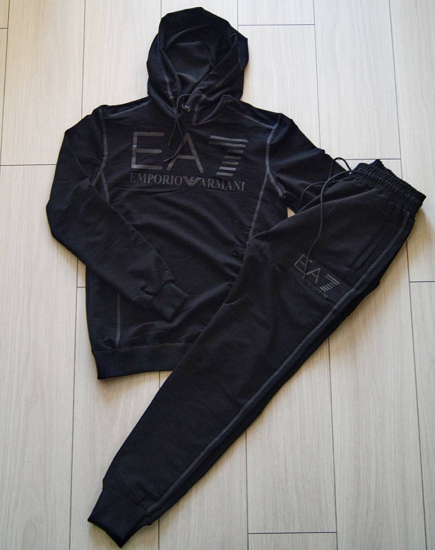 Спортивный костюм EA7 с капюшоном К-309