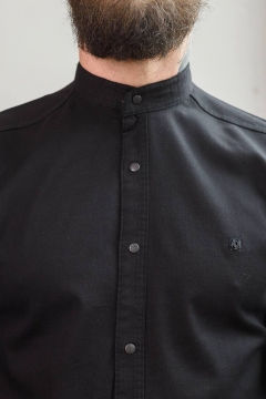 Стильная мужская черная рубашка с длинным рукавом Р-934