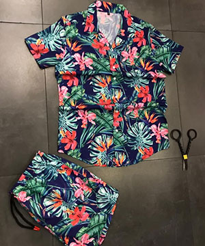 Яркий мужской комплект шорты и рубашка с цветами К-388