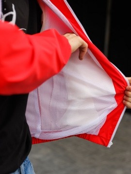 Червона чоловіча вітровка з білою блискавкою К-488