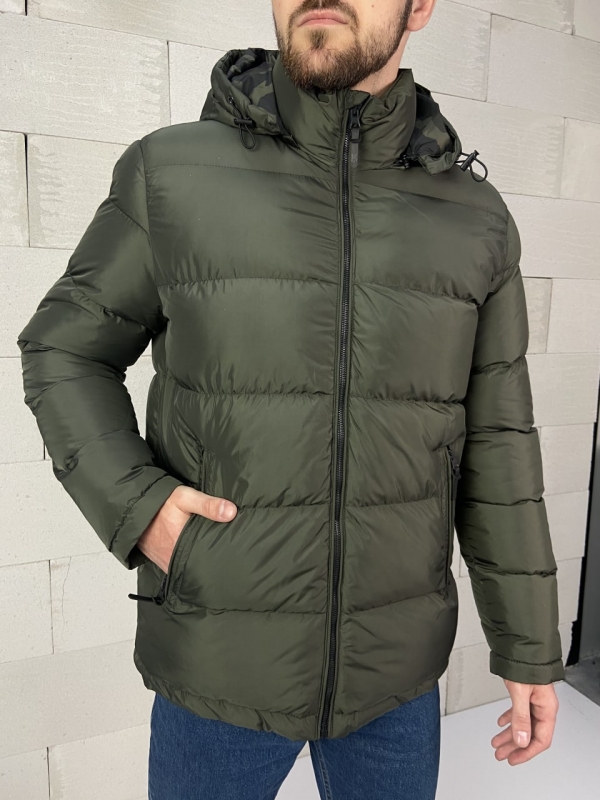 Темно-зелена чоловіча курточка на зиму К-604