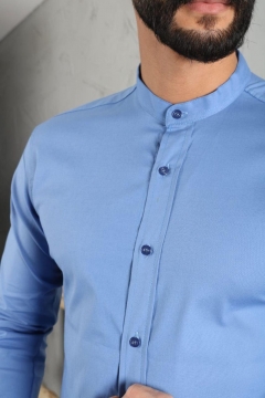Стильная мужская голубая рубашка воротник стойка Р-1040