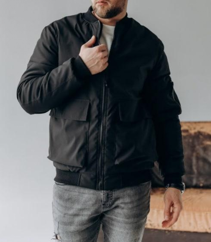 Черный весенний бомбер с карманами К-651