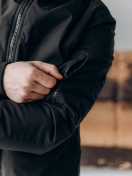 Черный весенний бомбер с карманами К-651